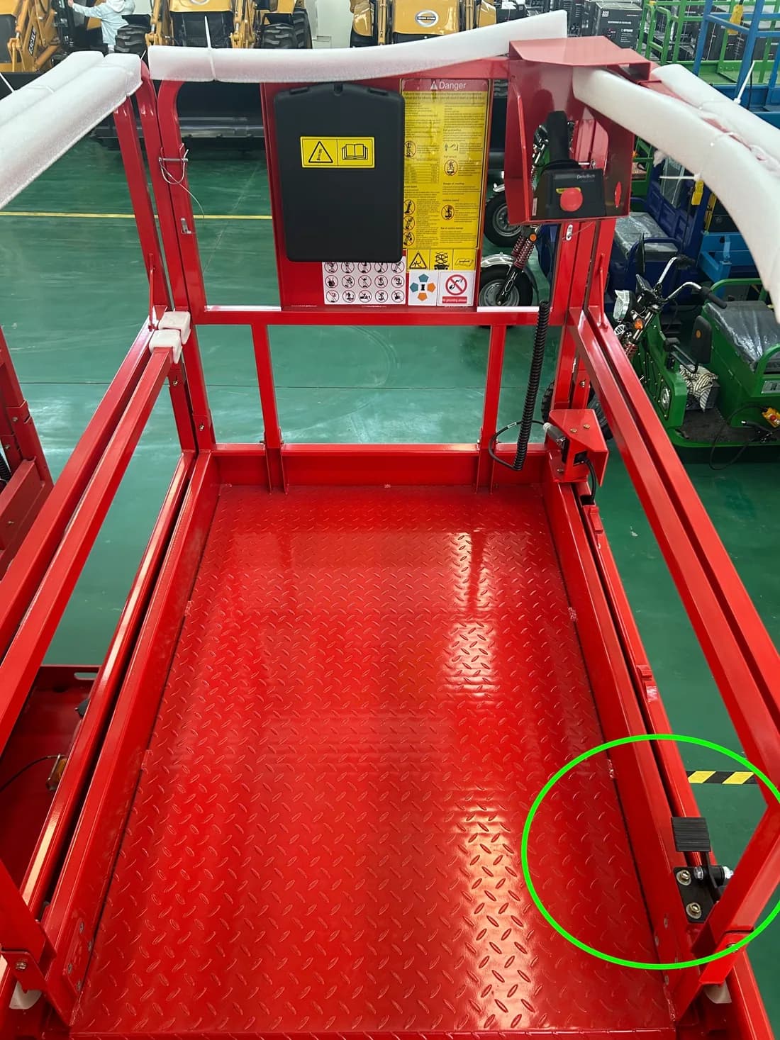 Plataforma superior com guarda-corpos e extensão